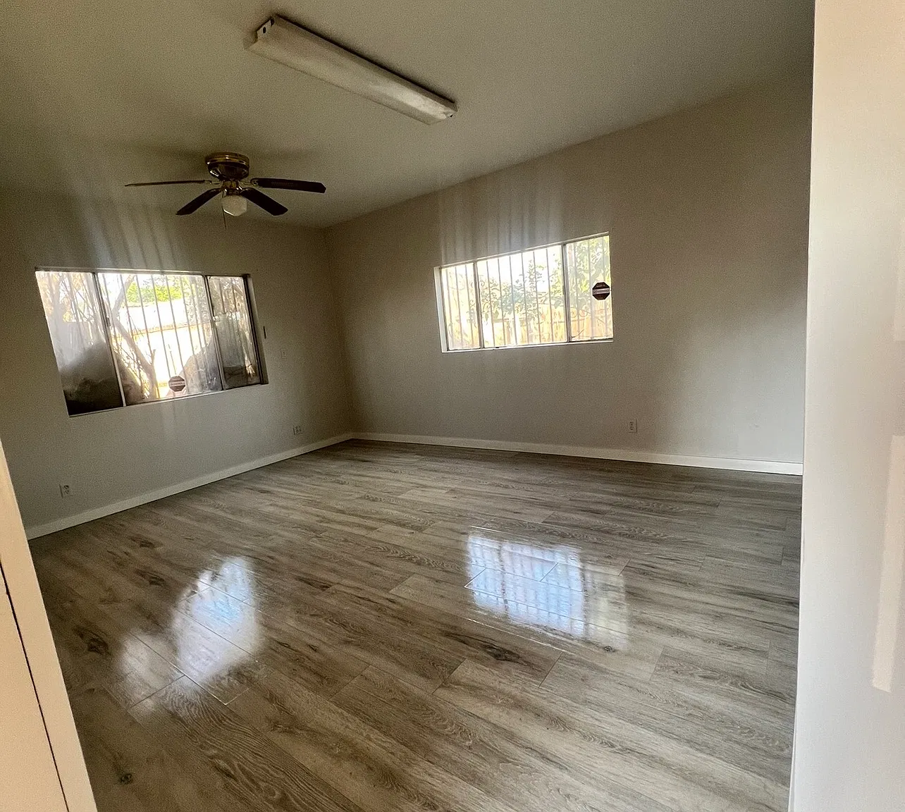Studio, $900 — Photo 2