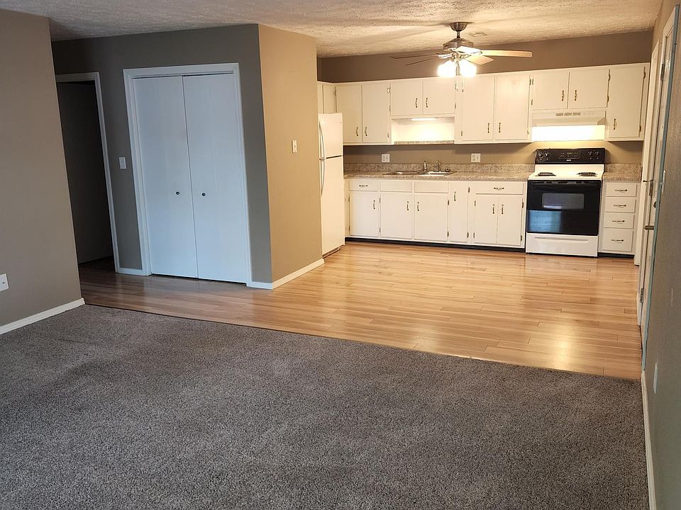 Large Kitchent Lots of Cabinets and Newer Appliances - Open Concept