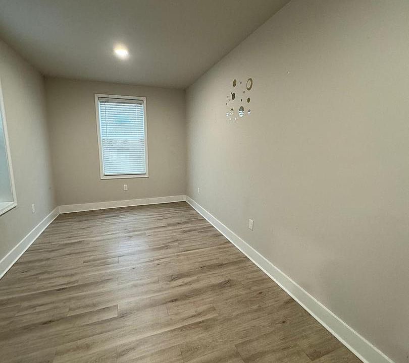 2nd image of 2512 N Corlies St