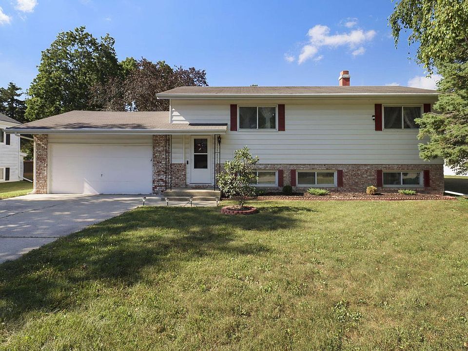 1st image of 217 W Geneva STREET