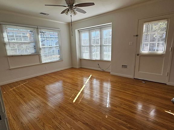 4th image of 1439 Barrington Way #131-133