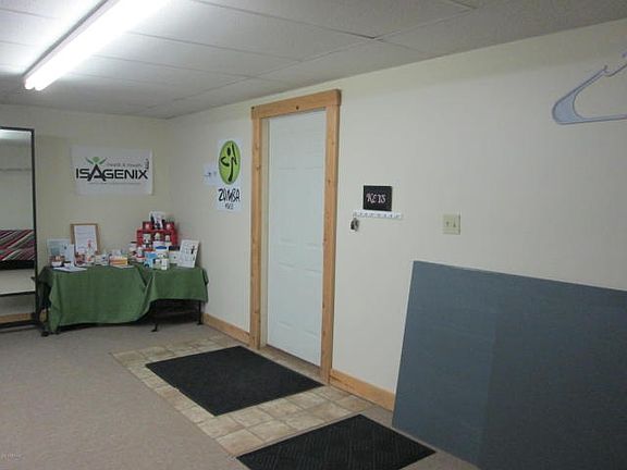 4th image of 901 Elm St