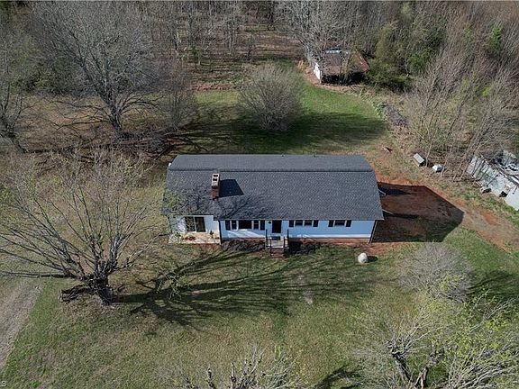 3rd image of 1065 Dallas King Rd