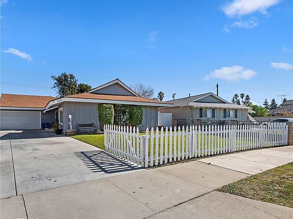 2nd image of 828 N San Diego Ave