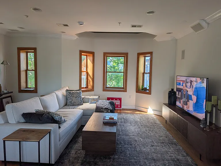 1032 Lamont St NW #B — Photo 4