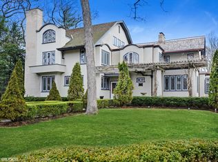 533 Roslyn Rd, Kenilworth, IL 60043