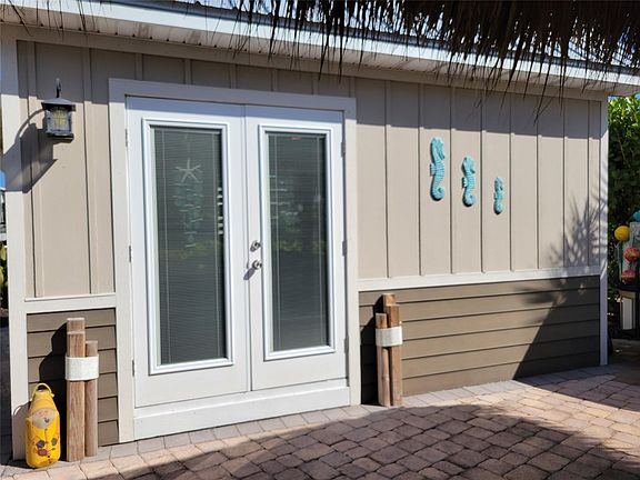 3rd image of 628 SW 35th Trace