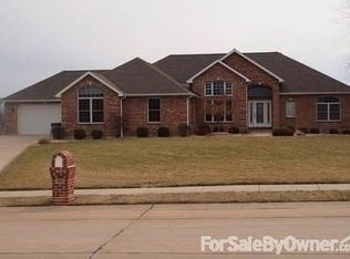 412 Covington Dr, Waterloo, IL 62298
