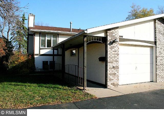 1st image of 808 25th Ave N