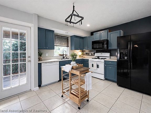 4th image of 2811 W Fawn Rd