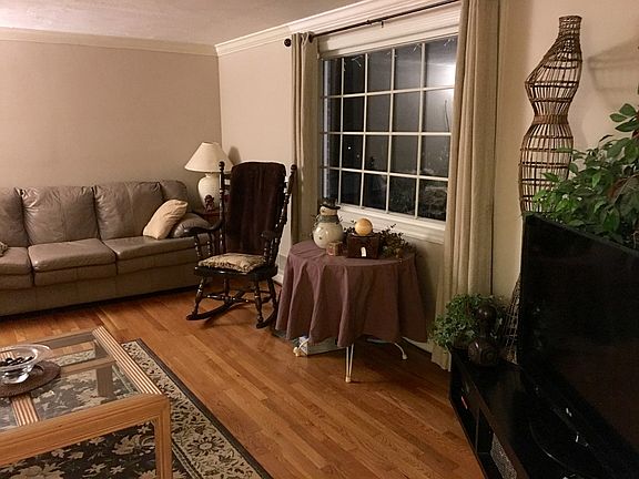Spacious LR - Hardwood