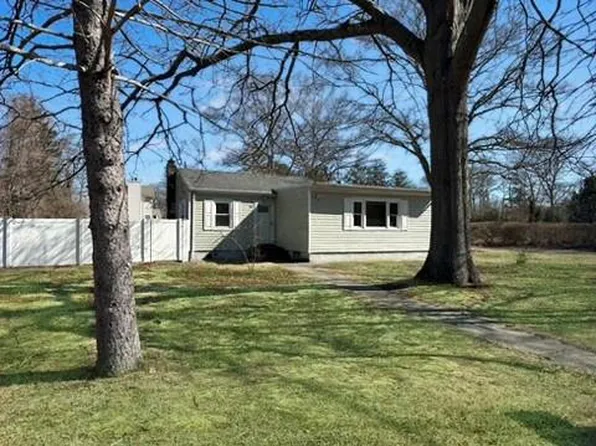 90 Revilo Avenue, Shirley, NY 11967