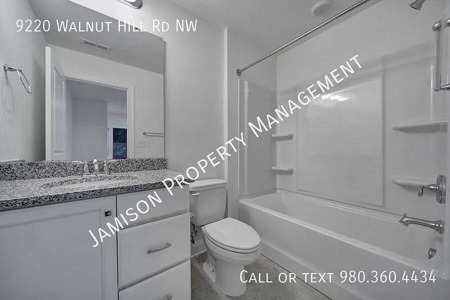 Gorgeous Townhome in Concord near Concord Mills! — Photo 4