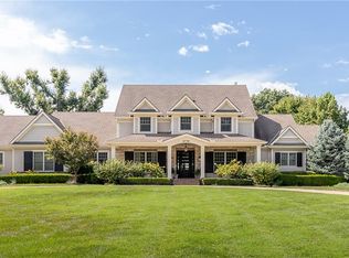 8778 Alhambra St, Prairie Village, KS 66207