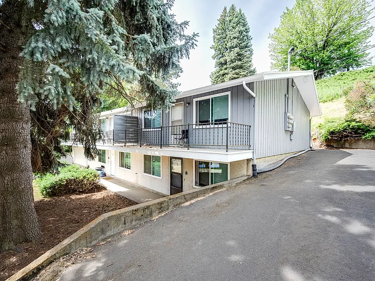 165 SW Spruce St — Photo 39