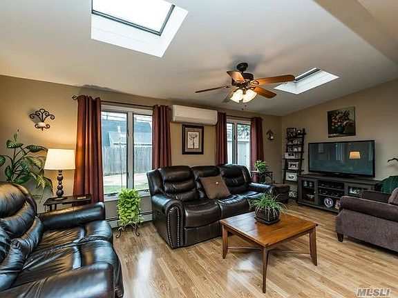 2nd image of 60 Admiral Ln