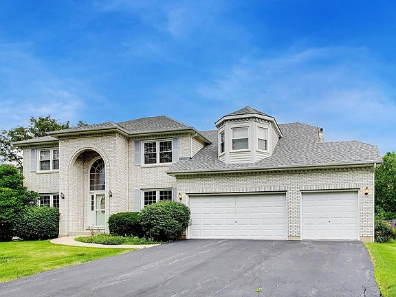 3rd image of 840 Napa Ln