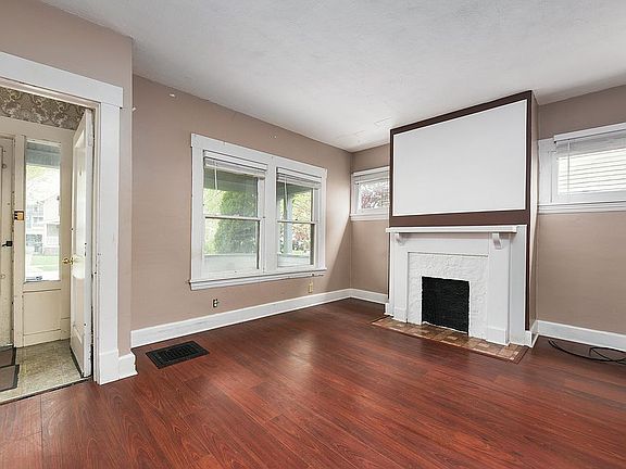 2nd image of 17458 Woodford Ave