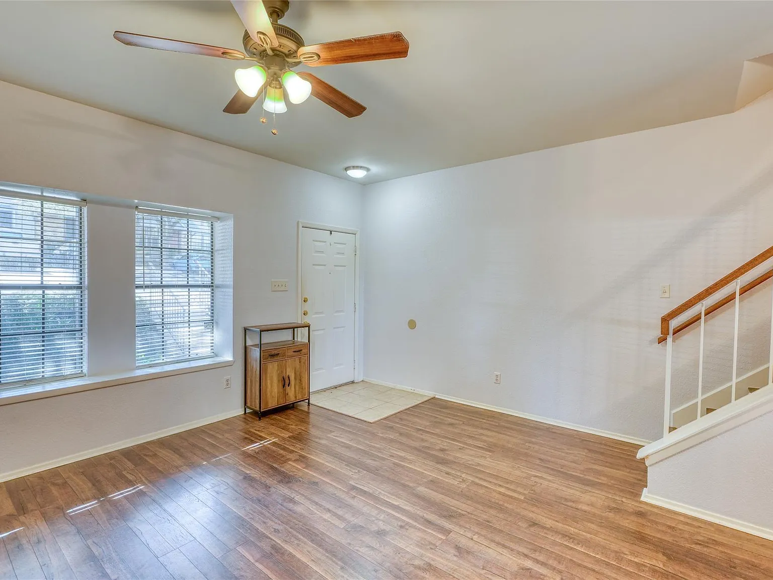2 bed, 2.5 bath, 1042 sqft, $1,725 — Photo 3