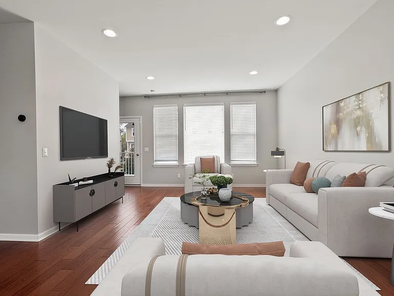 1031 N Sherman Dr #A — Photo 2