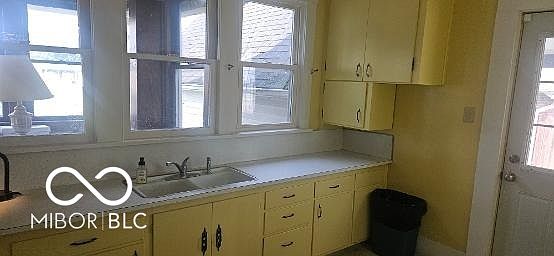 1st image of 40 E Walnut St