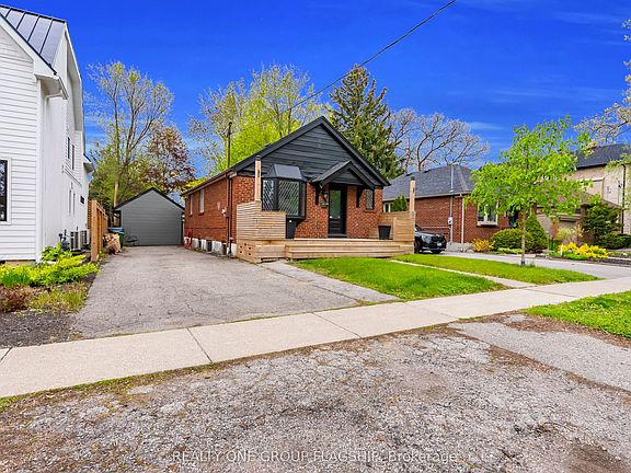 3rd image of 19 Yorkview Dr