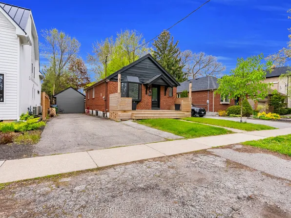 19 Yorkview Dr, Toronto, ON M8Z 2G1