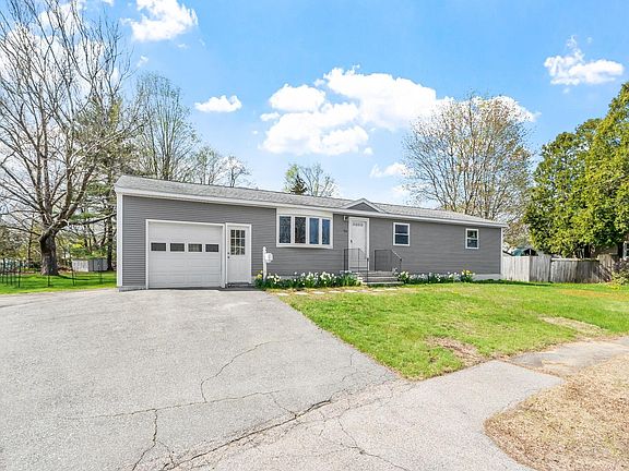 3rd image of 74 Suzanne Drive