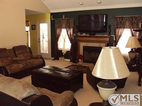 3rd image of 3522 Clearwater Dr