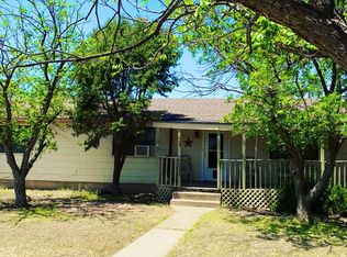 208 W 8th St, Mc Camey, TX 79752