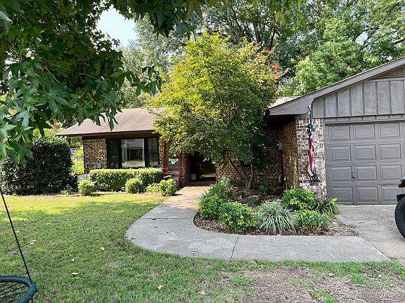 2nd image of 205 S Meadow Pl