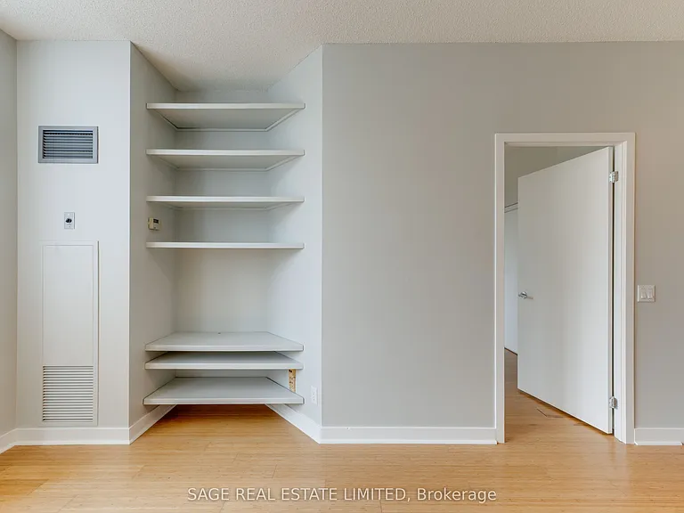 373 Front St W #208 — Photo 16