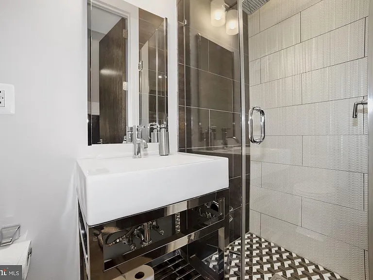 2298 Champlain St NW #B — Photo 38