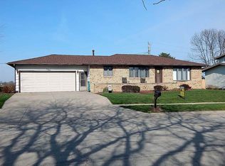 113 13th Ave, De Witt, IA 52742