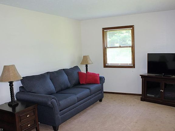 3rd image of 13434 Morgan Dr