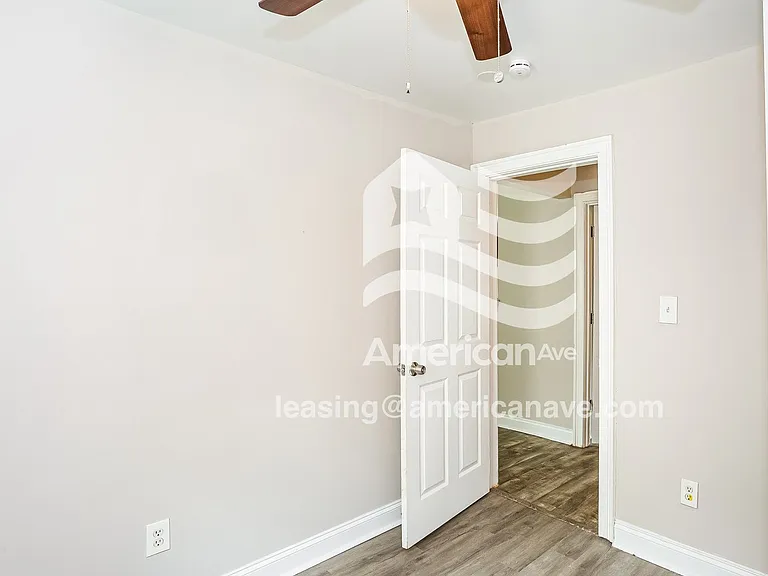 17896_008_main_bedroom_8.jpg