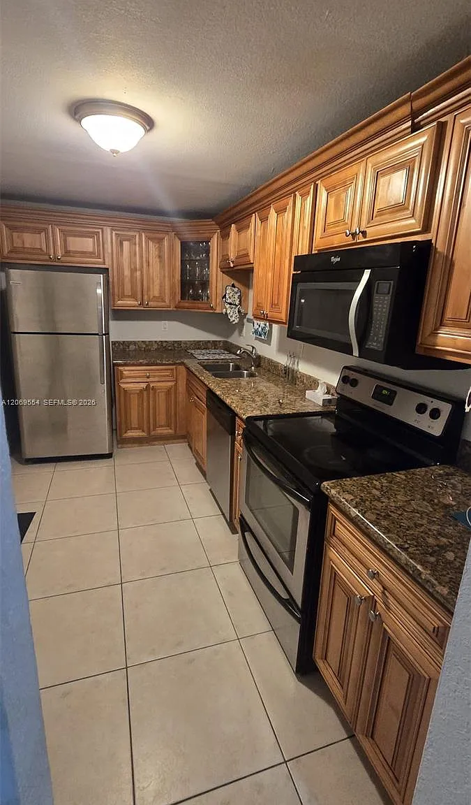 Bayview Palms Condo — Photo 1