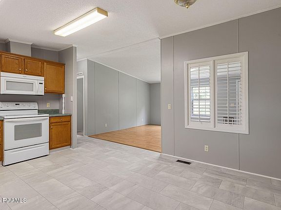 5th image of 113 Simon Latour Rd