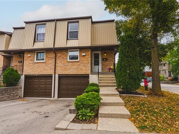 10 Angus Rd #40, Hamilton, ON L8K 6K3
