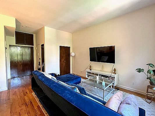 4th image of 45 W 94th St #2R