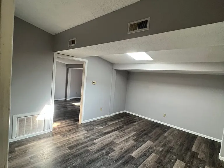 115 S 6th St — Photo 10
