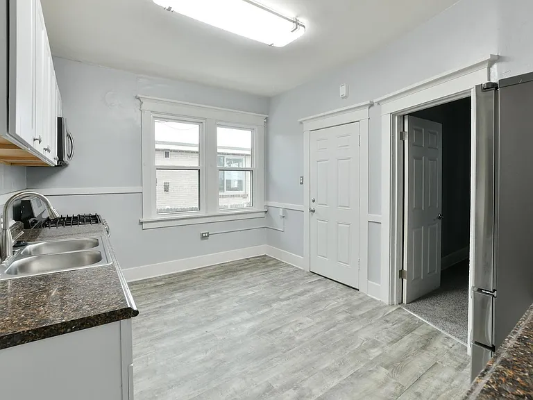 1413 Perry St — Photo 4