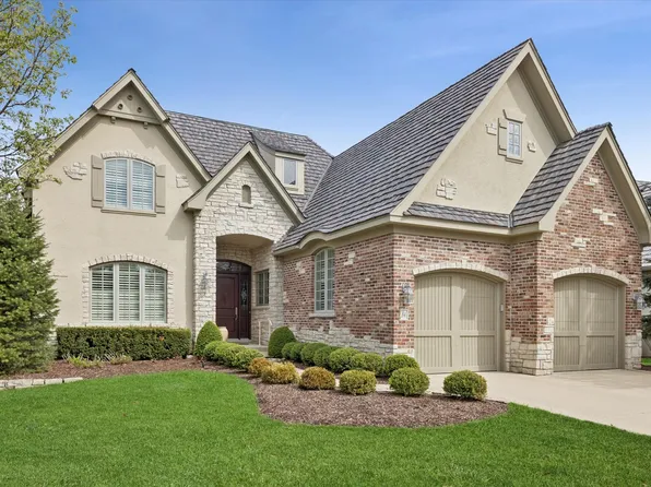 64 Forest Gate Cir, Oak Brook, IL 60523