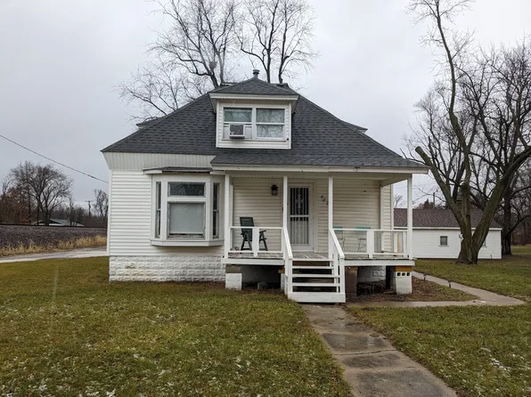 402 N 1st St, Watseka, IL 60970
