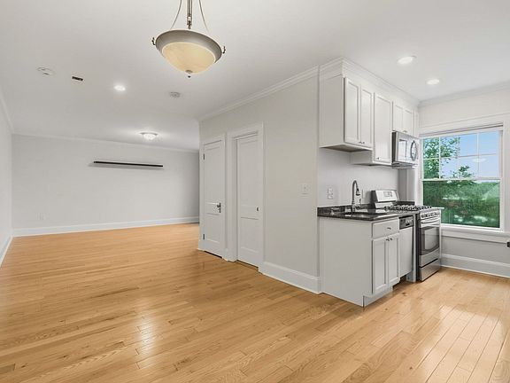 5th image of 21 Bradlee Rd APT 32
