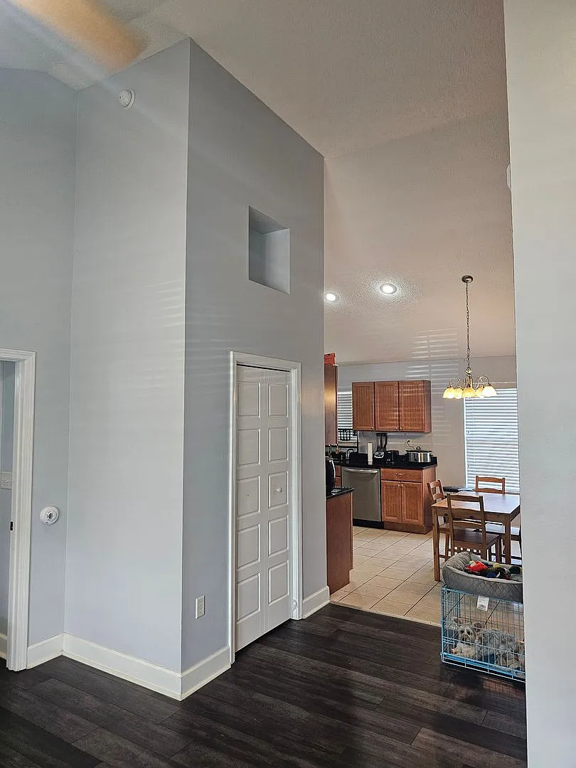 3 bed, 2.0 bath, 1121 sqft, $1,795 — Photo 3