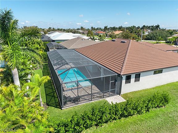 2nd image of 5002 Agualinda Blvd