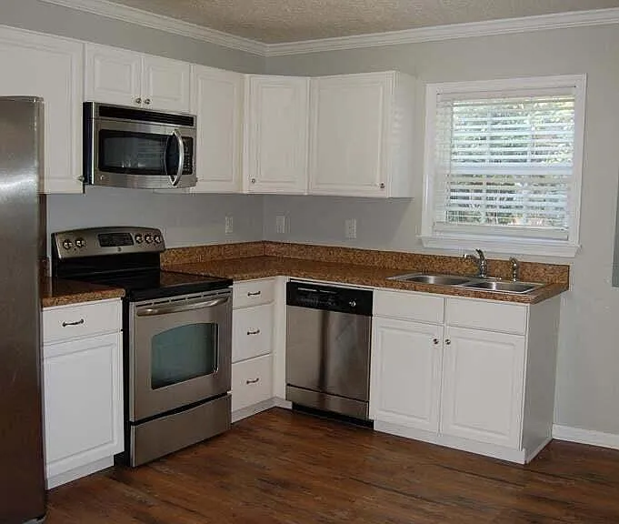 111 Smallridge St — Photo 4