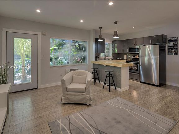3rd image of 659 Meridian Ave APT 10