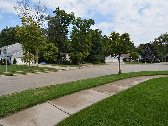 3rd image of 2820 Willard Ln